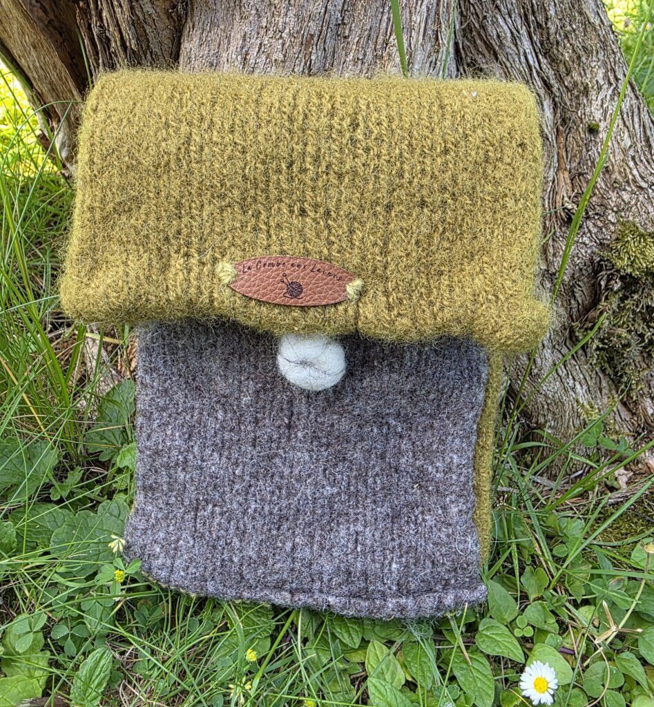 pochette smartphone feutrée